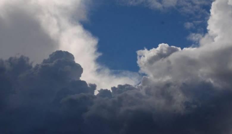 الطفلة ريم عنبر تتفوق في الإعدادية بنسبة 99 % وتستذكر أبيها الأسير منذ 16 عاما